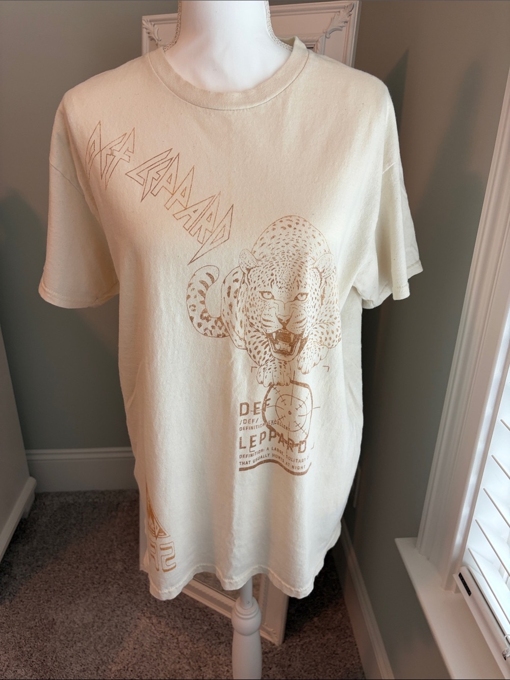 Vinyl Icons Def Leppard t-shirt, ivory, size M.